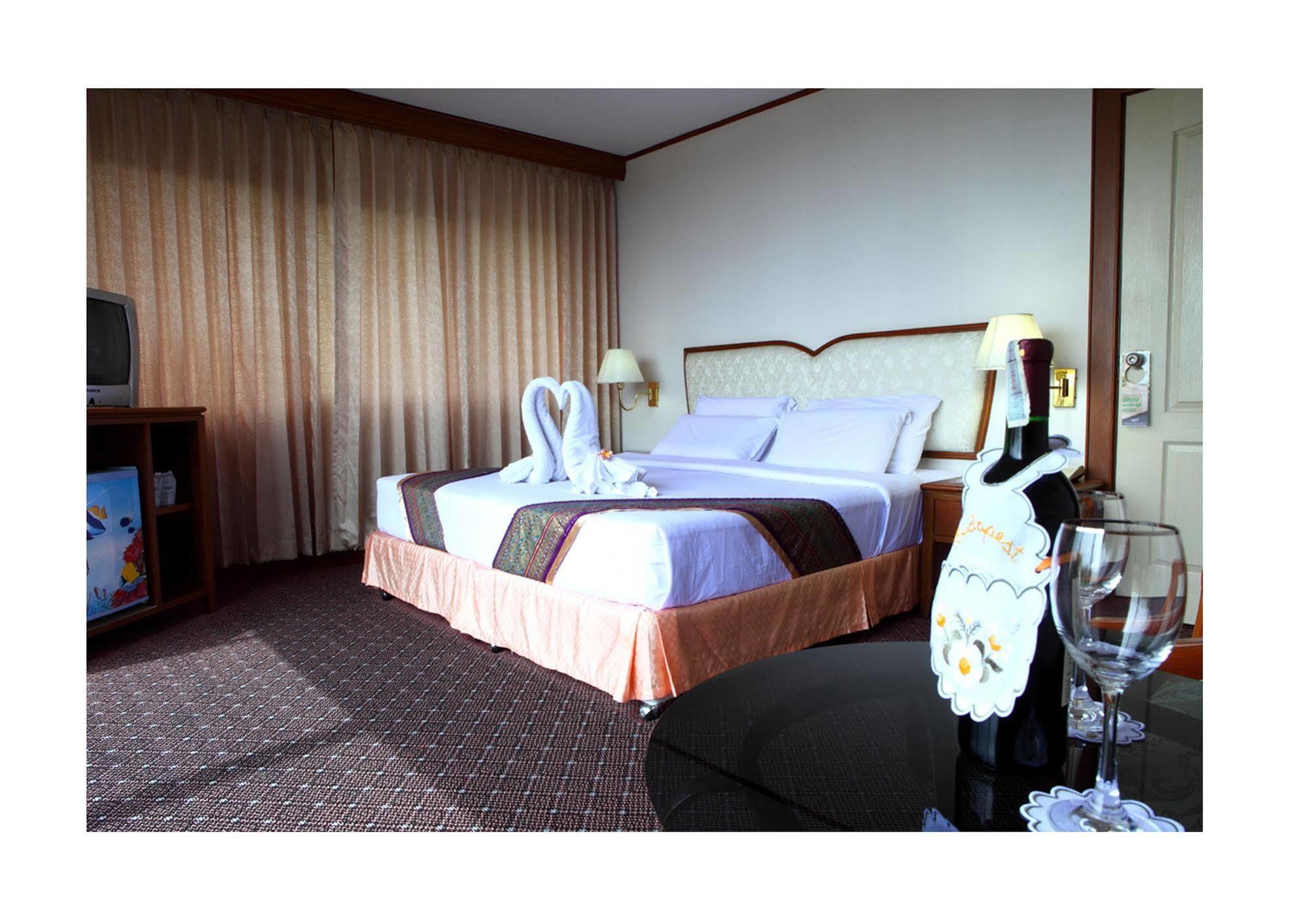 Wattana Park Hotel Trang Exteriör bild